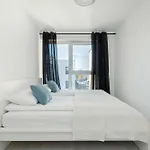 Baltycka Stylish With Parking Near The Port In By Renters Apartman